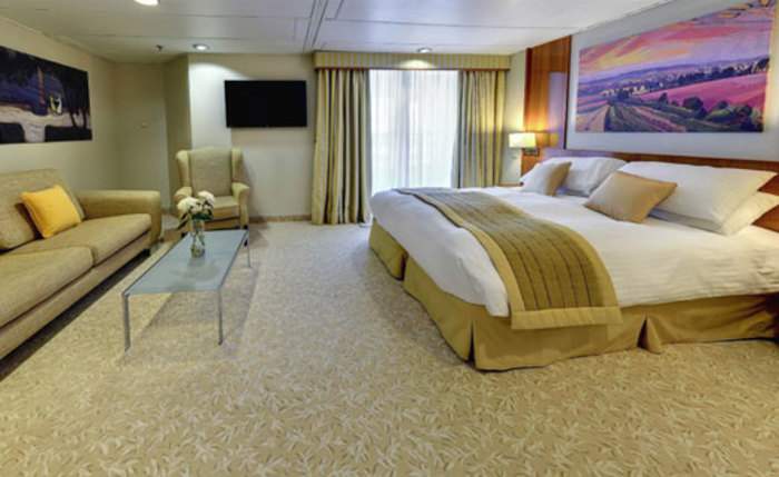 Fred Olsen Cruises Braemar Superior Suite.jpg